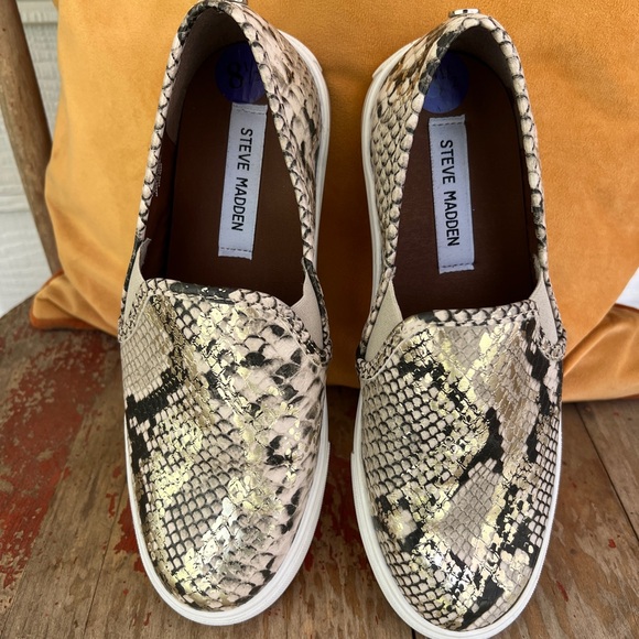 Steve Madden Safary slip on sneakers. - Picture 2 of 5